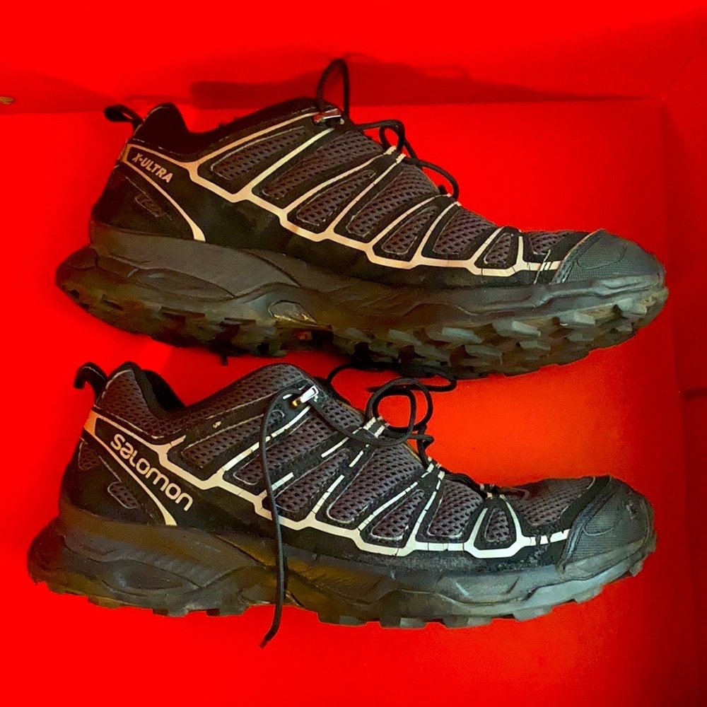 SALOMON MEN X-Ultra. 9.5 Men Size. Color: Black W/grey lines. Condition: good.